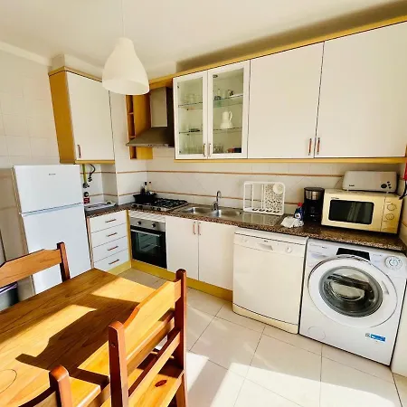 Sunshine Ferrel (Leiria)